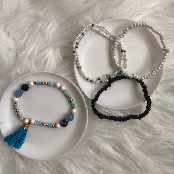 FIVE blue/white/gold tassel accent bead bracelets - Picture 4 of 5
